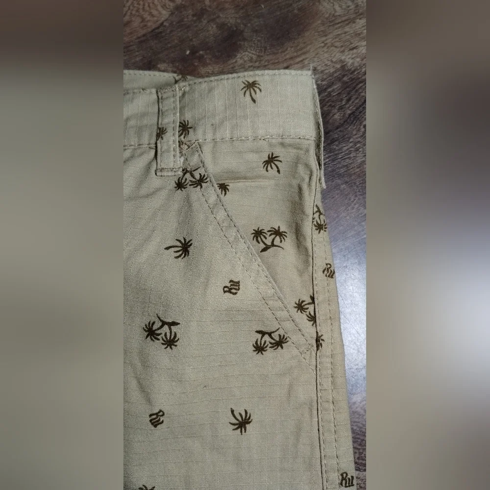 Rocawear Tan Patterned Cargo Shorts 14/29